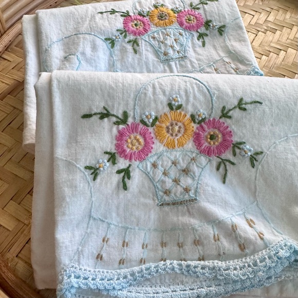Vintage Embroidered Set Standard 100% Cotton Pillowcases - Picture 1 of 6